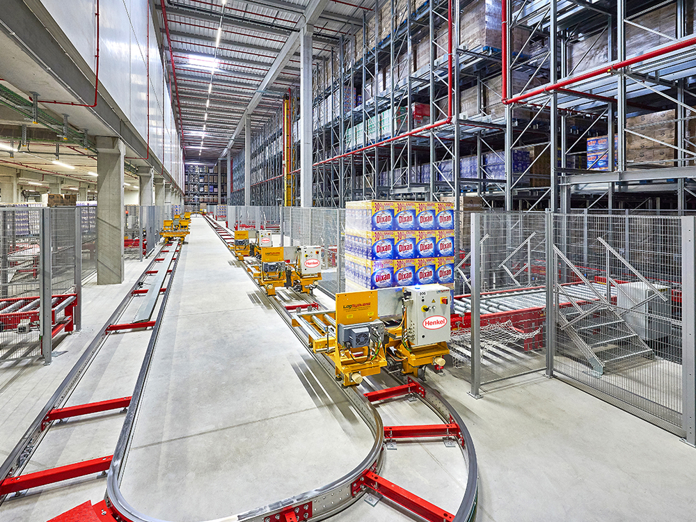 Inauguración del nuevo centro logístico automatizado de Henkel Ibérica en el año 2020