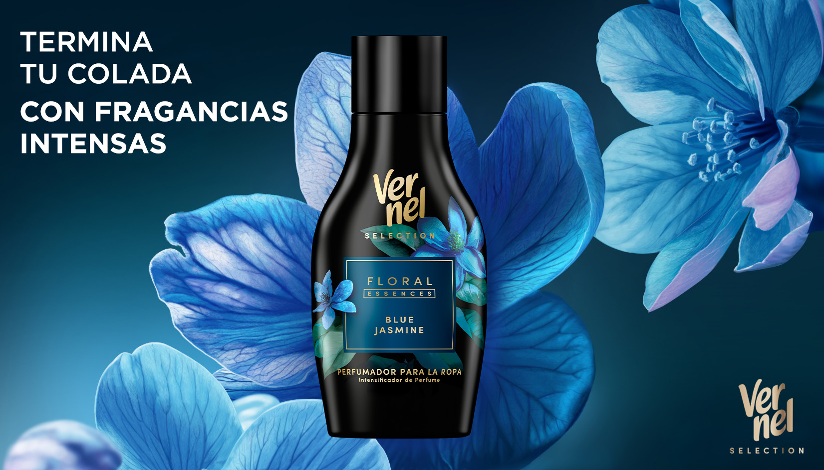 Botella de Vernel Floral Essences Blue Jasmine sobre fondo azul con flores, acompañada del texto “Termina tu colada con fragancias intensas”.