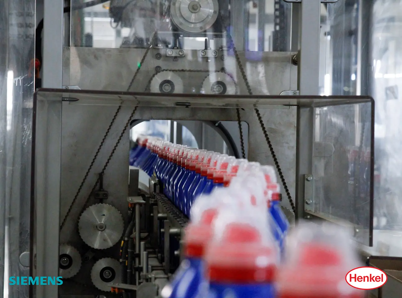 La nueva línea de envasado de detergente líquido de Henkel Ibérica se ha convertido en una de las más modernas y automatizadas en la compañía