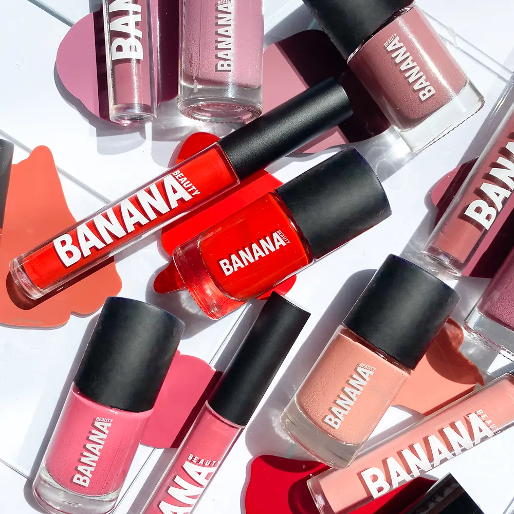 Banana Beauty offers decorative cosmetics such as lipsticks and eyeliners. 