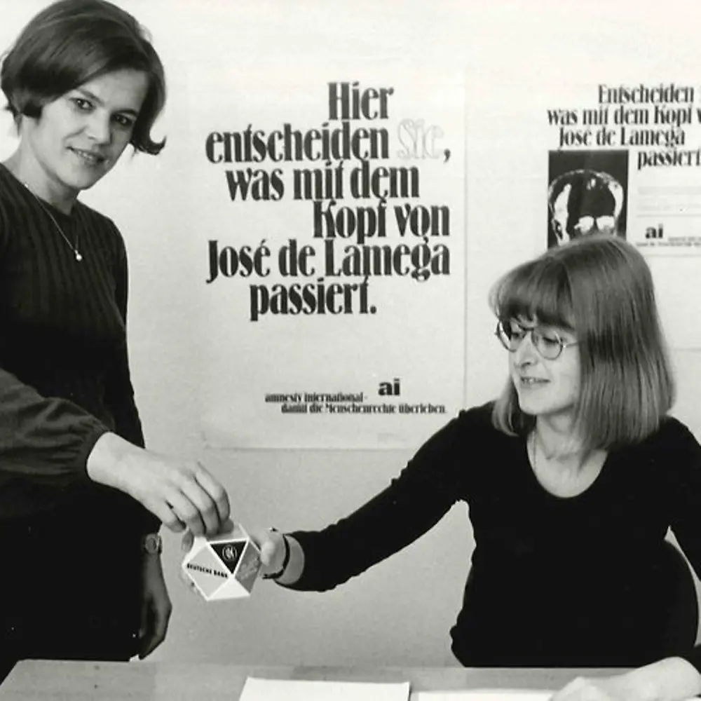  Angela Schultz