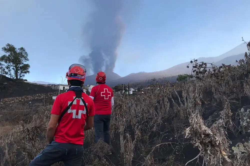 Cruz Roja Henkel en volcán La Palma