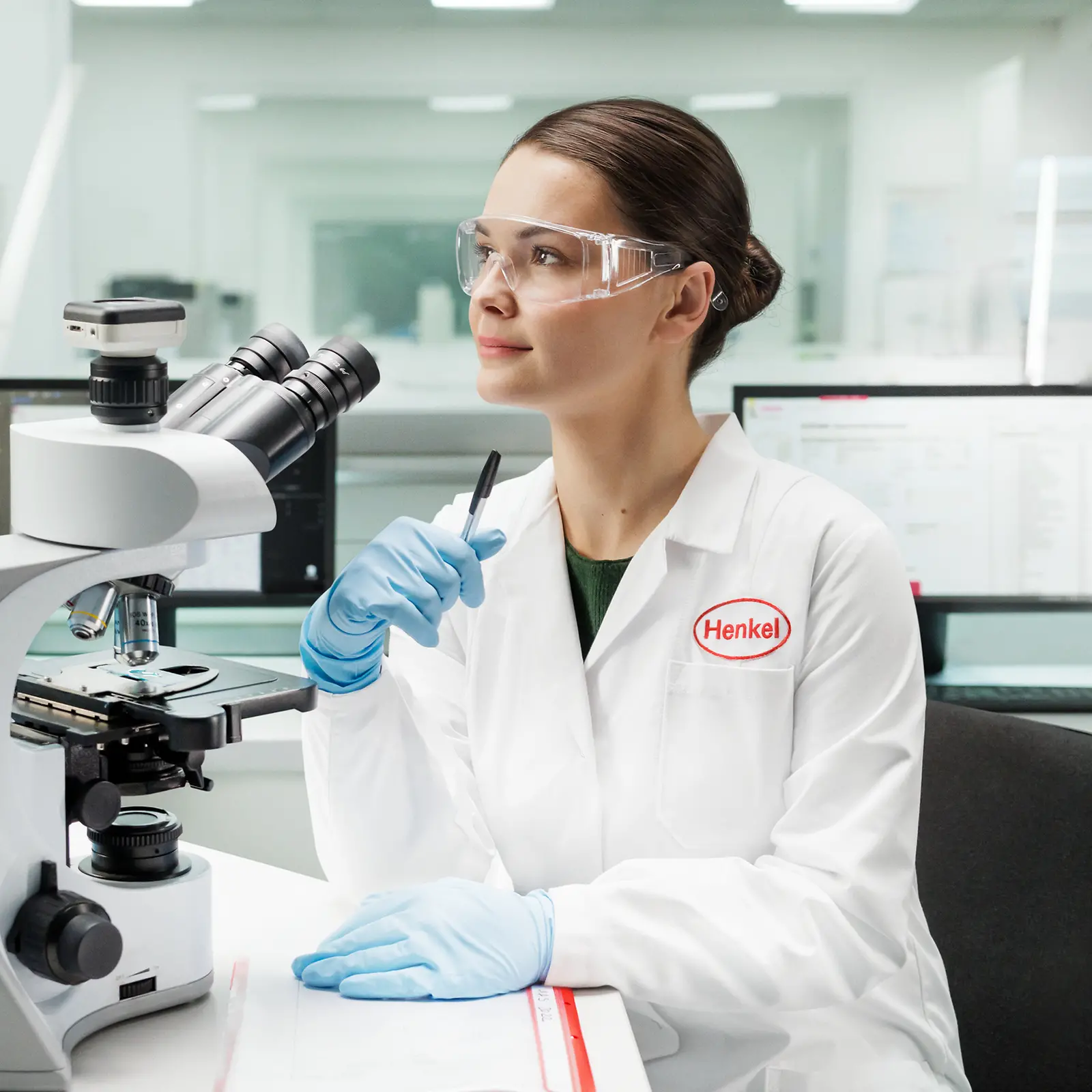 Mujer en un laboratorio