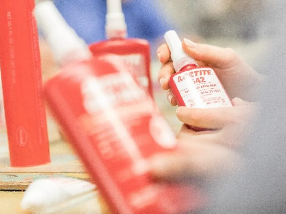 Historia de Loctite en Henkel
