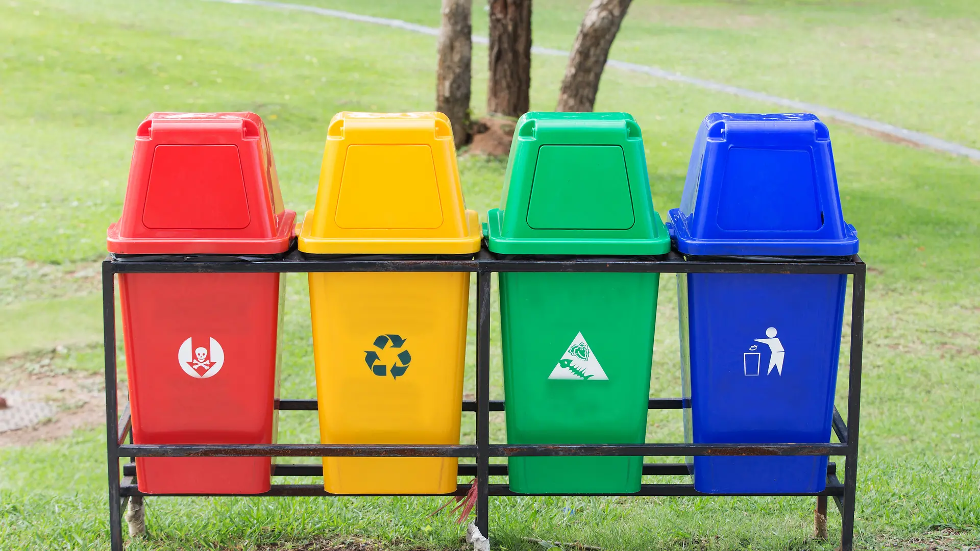 Contenedores reciclaje residuos