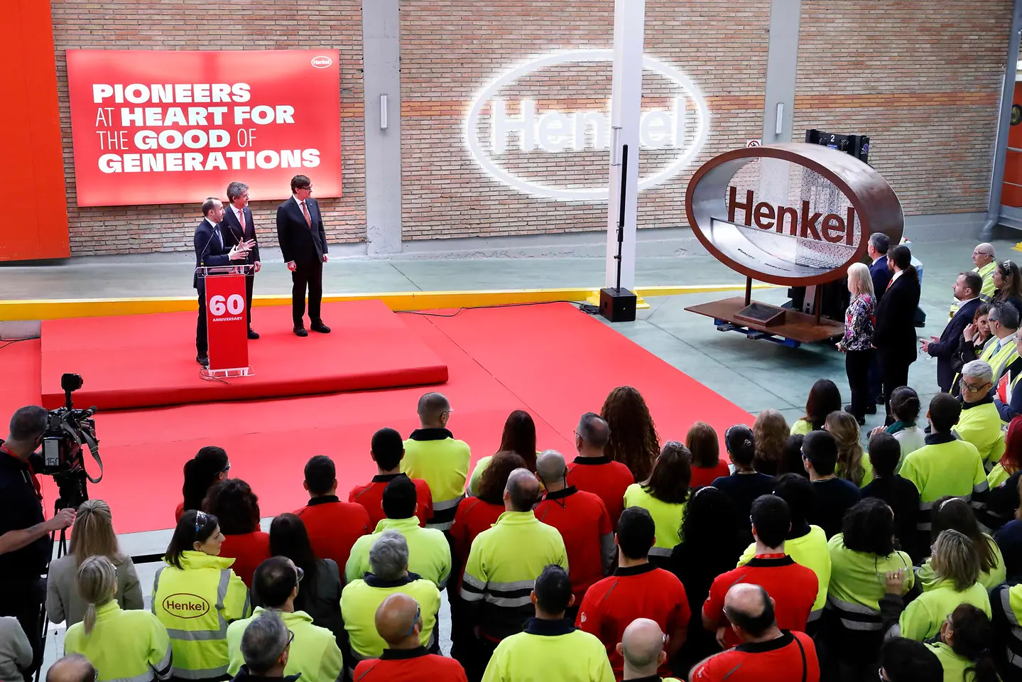 Henkel recibe al presidente Salvador Illa en su planta productiva