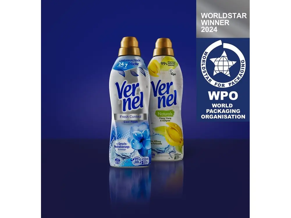 Dos botellas de Vernel sobre fondo azul.