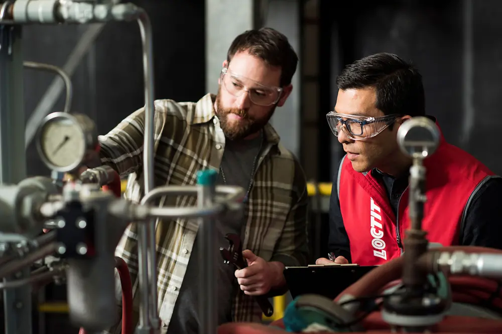 Ingenieros de Loctite trbajando