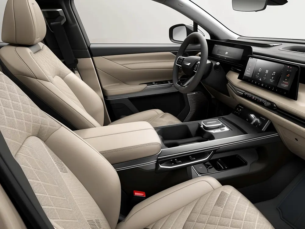 Interior de un vehículo moderno con acabados de alta calidad, que ilustra el tipo de aplicaciones de recubrimientos especiales para materiales flexibles en el sector de automoción donde opera Stahl.