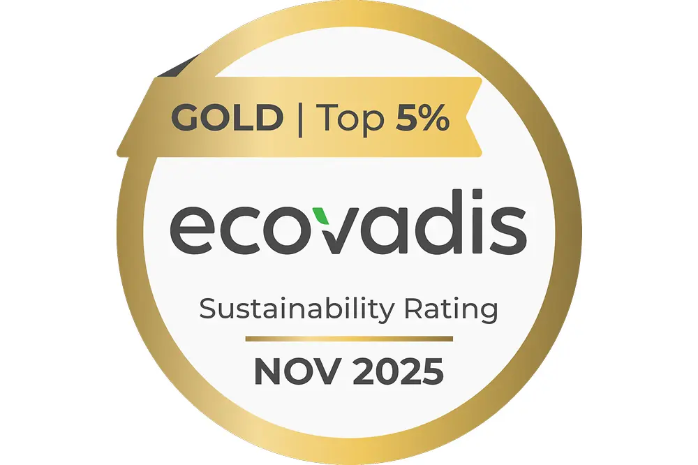 Insignia circular dorada de EcoVadis que muestra “Gold | Top 5% – Sustainability Rating – Nov 2025”. Debajo aparece un texto que indica que Henkel se sitúa entre el cinco por ciento de las empresas mejor valoradas por EcoVadis a nivel mundial.