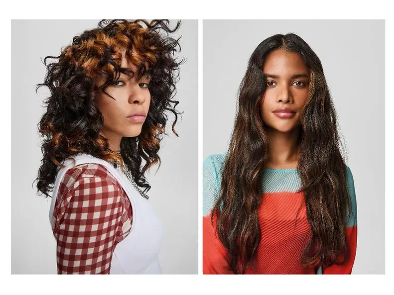 Dos modelos con propuestas de coloración profesional multitonal: a la izquierda, cabello rizado con contrastes cálidos y efecto dimensional; a la derecha, melena larga con reflejos naturales que aportan profundidad y brillo.