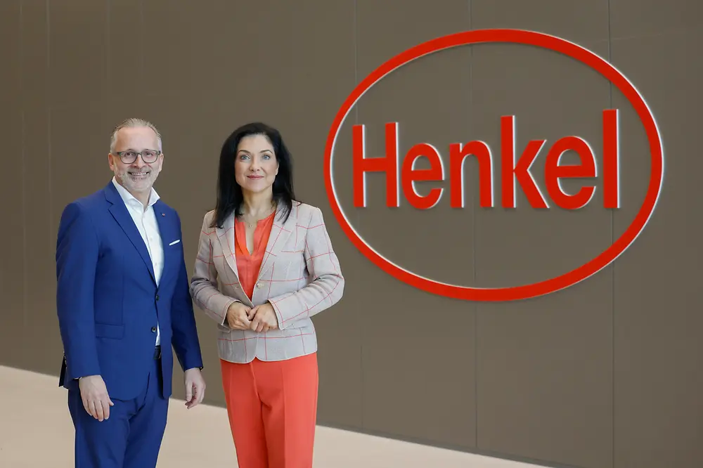 
Henkel-CEO Carsten Knobel begrüßte Bundes&shy;wirtschafts&shy;ministerin Katherina Reiche am Henkel-Standort Düsseldorf.