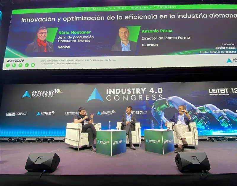 Mesa redonda del Plant Managers Summit en Advanced Factories 2026, con profesionales del sector industrial debatiendo sobre eficiencia operativa y transformación industrial.