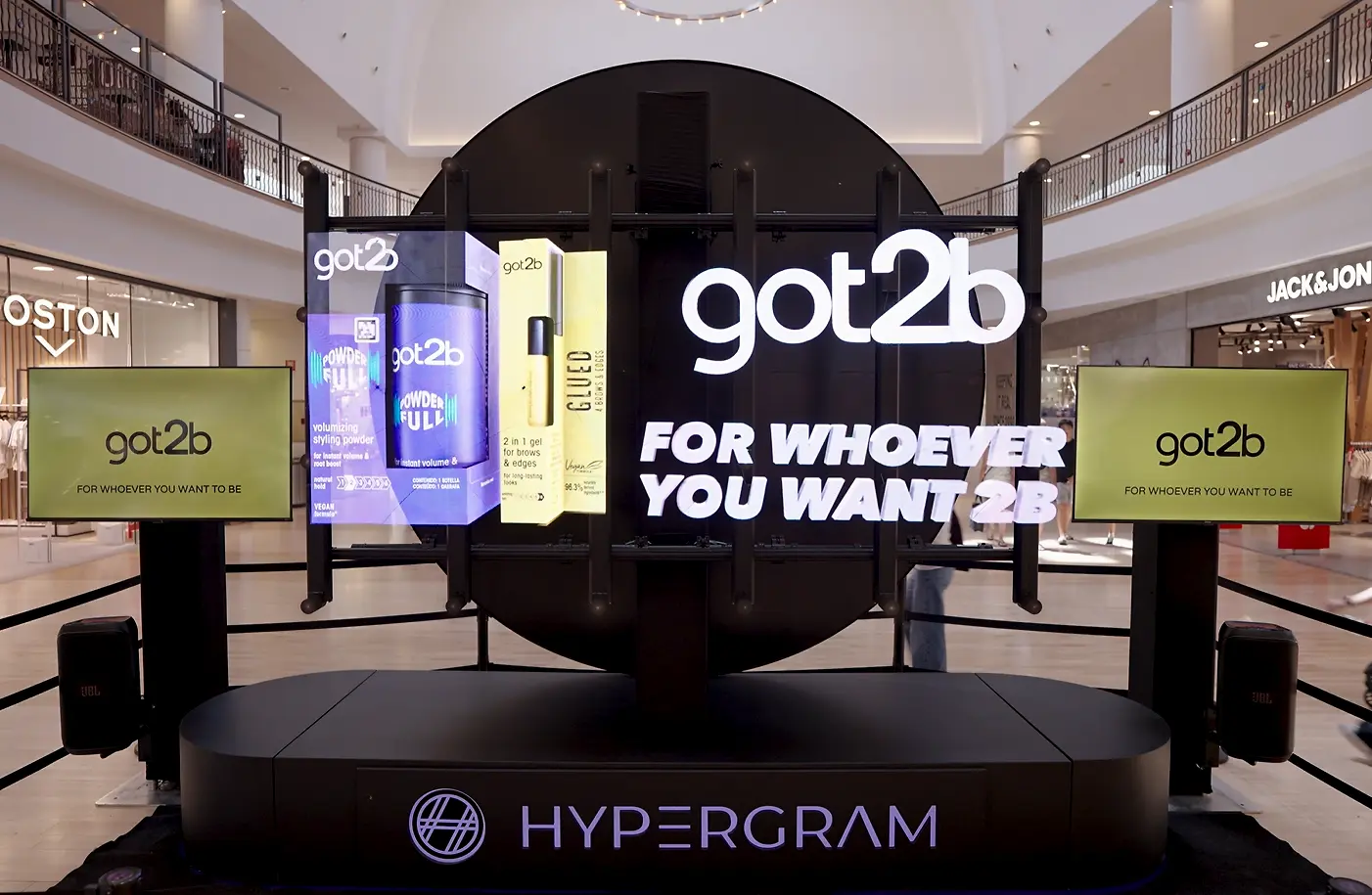 Experiencia holográfica de got2b con tecnología HyperGram Experience.
