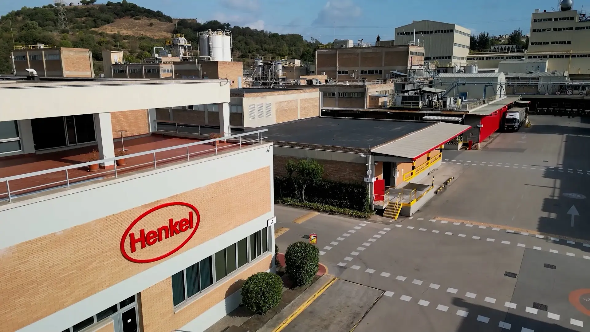 Vista aérea de la planta de producción de Henkel en Montornès del Vallès, Barcelona
