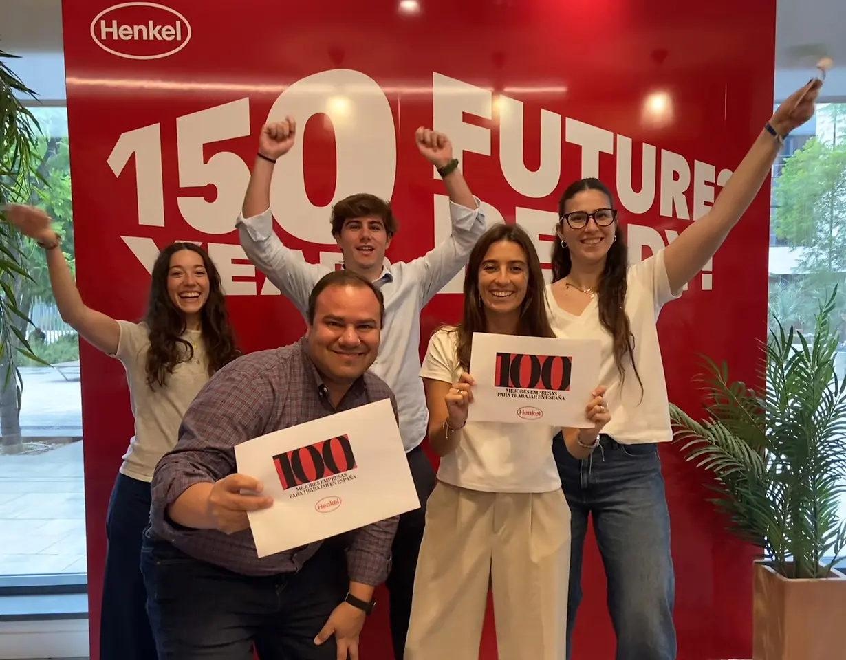 Empleados de Henkel Ibérica celebran el reconocimiento de la compañía en el ranking de las 100 Mejores Empresas para Trabajar en España.