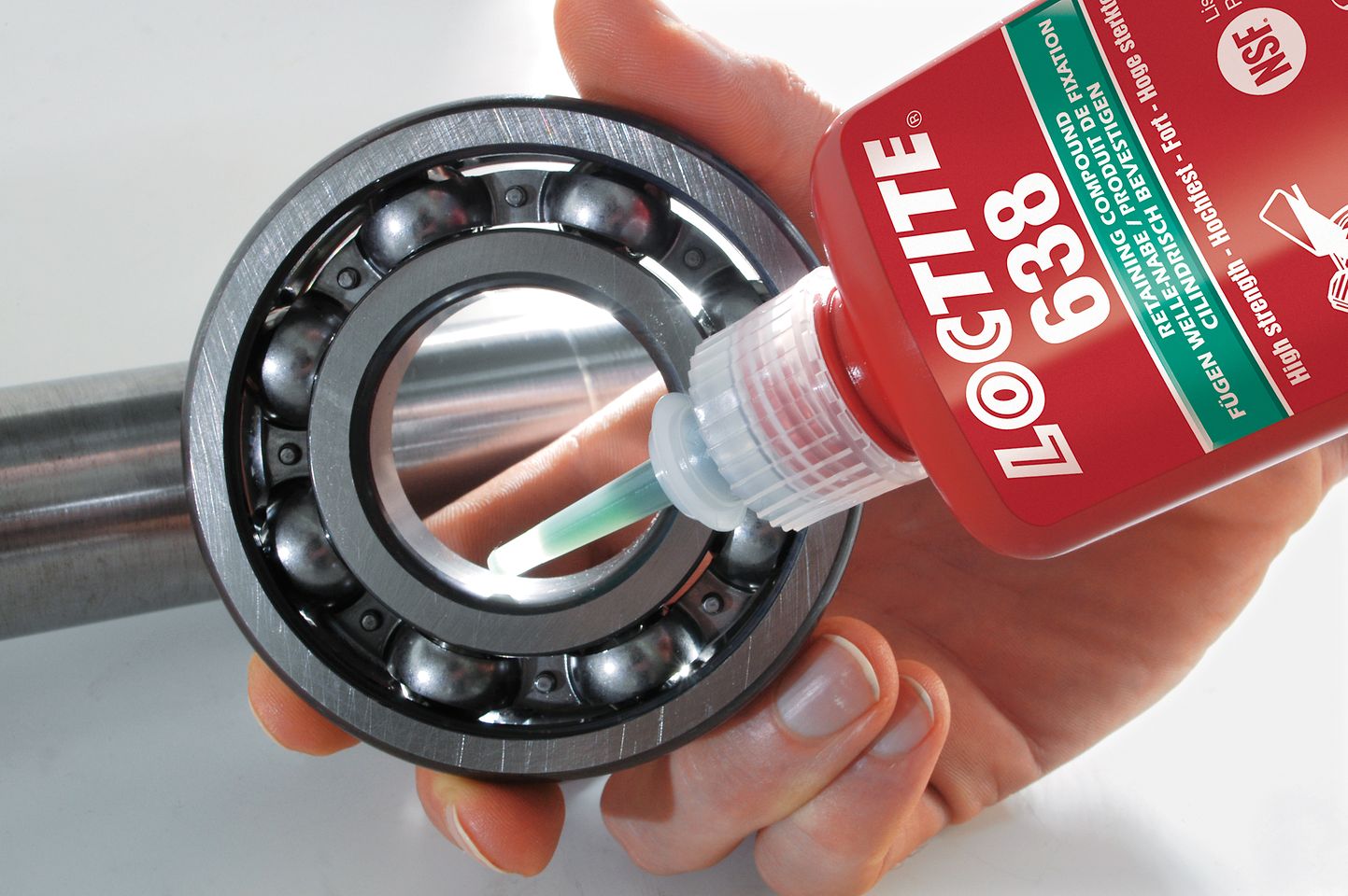 

Loctite 648: Anaerobic retaining adhesive with high temperature resistance and oil tolerance