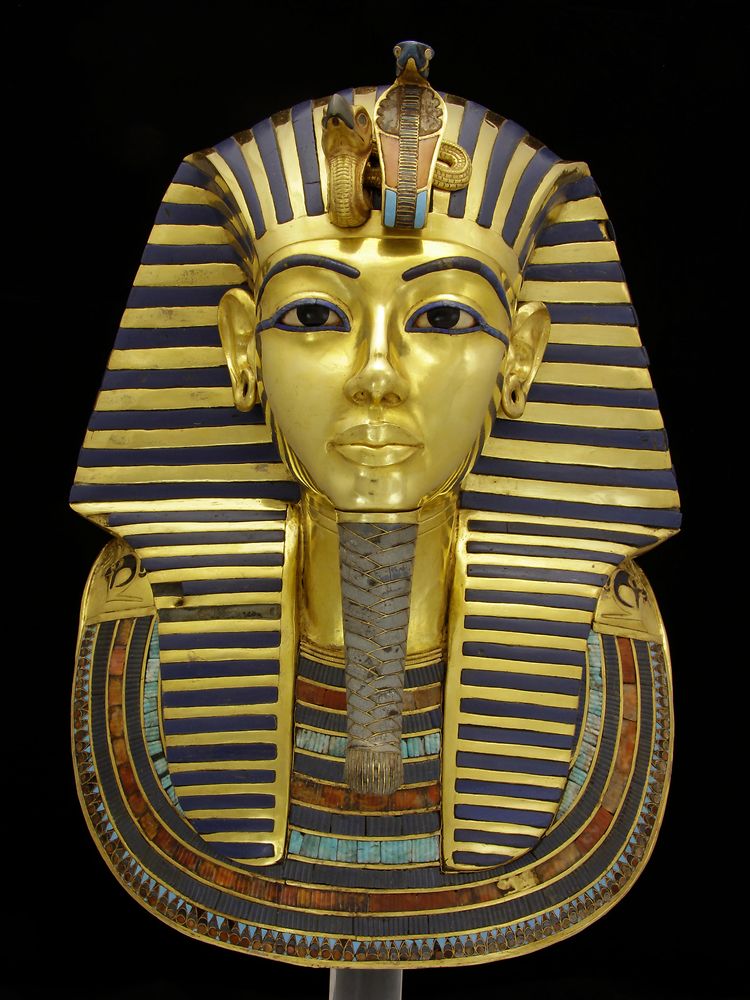 La máscara restaurada de Tutankamón