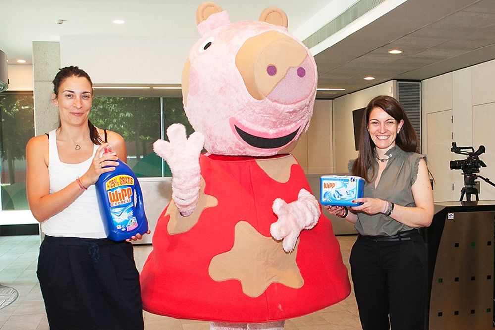 Peppa Pig en su llegada a las oficinas