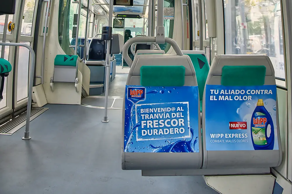 Wipp Express Combate Malos Olores campaña en el TRAM de Barcelona
